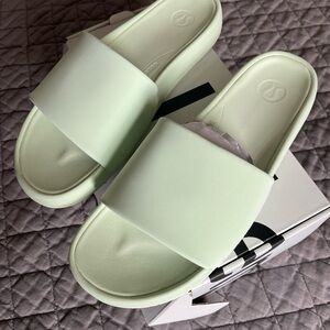 lululemon athletica Men’s Slide Sandals in Light Mint